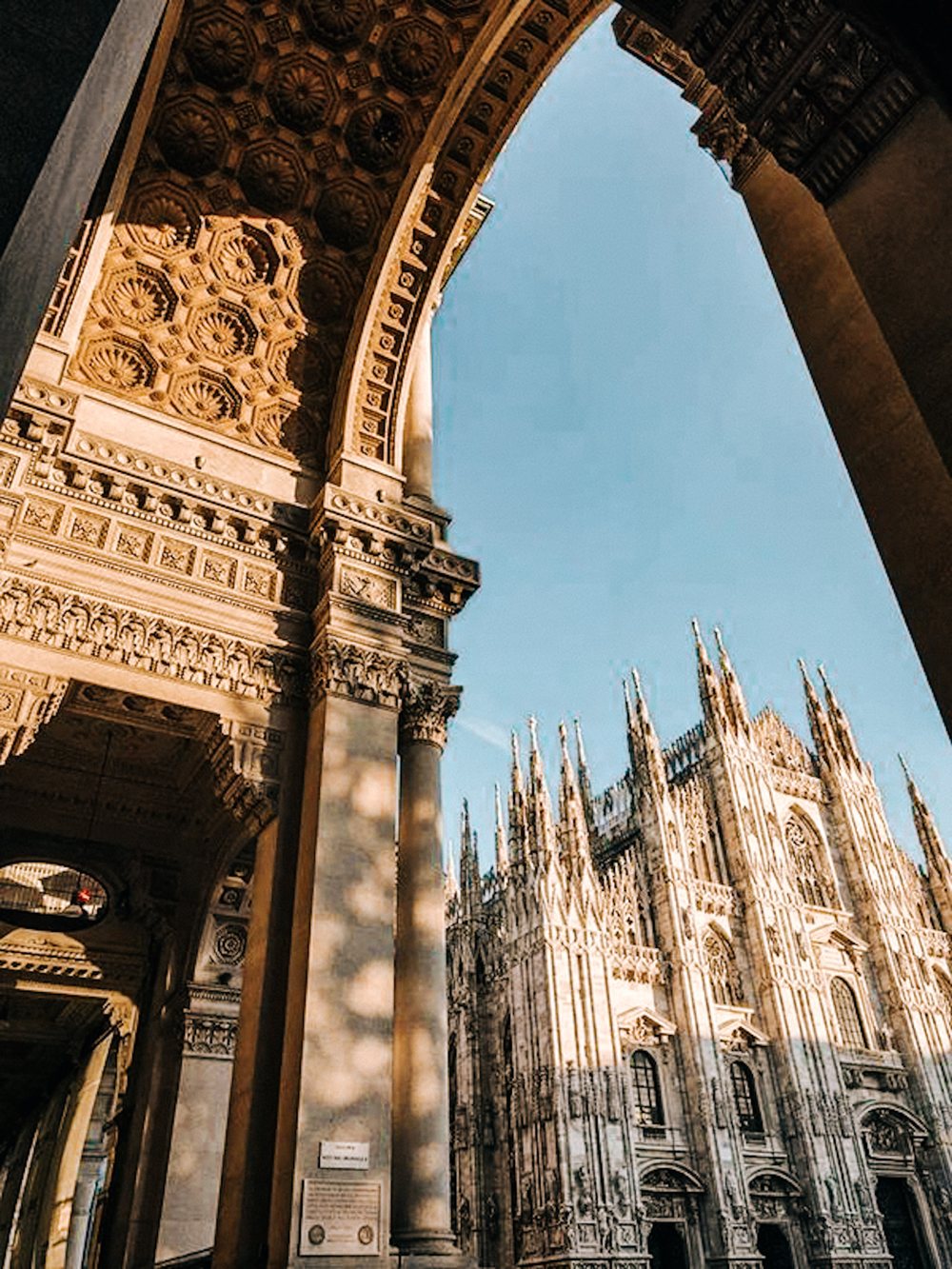 Dopo: il Duomo visto dalla Galleria, modificata con Pack Milano, preset Duomo