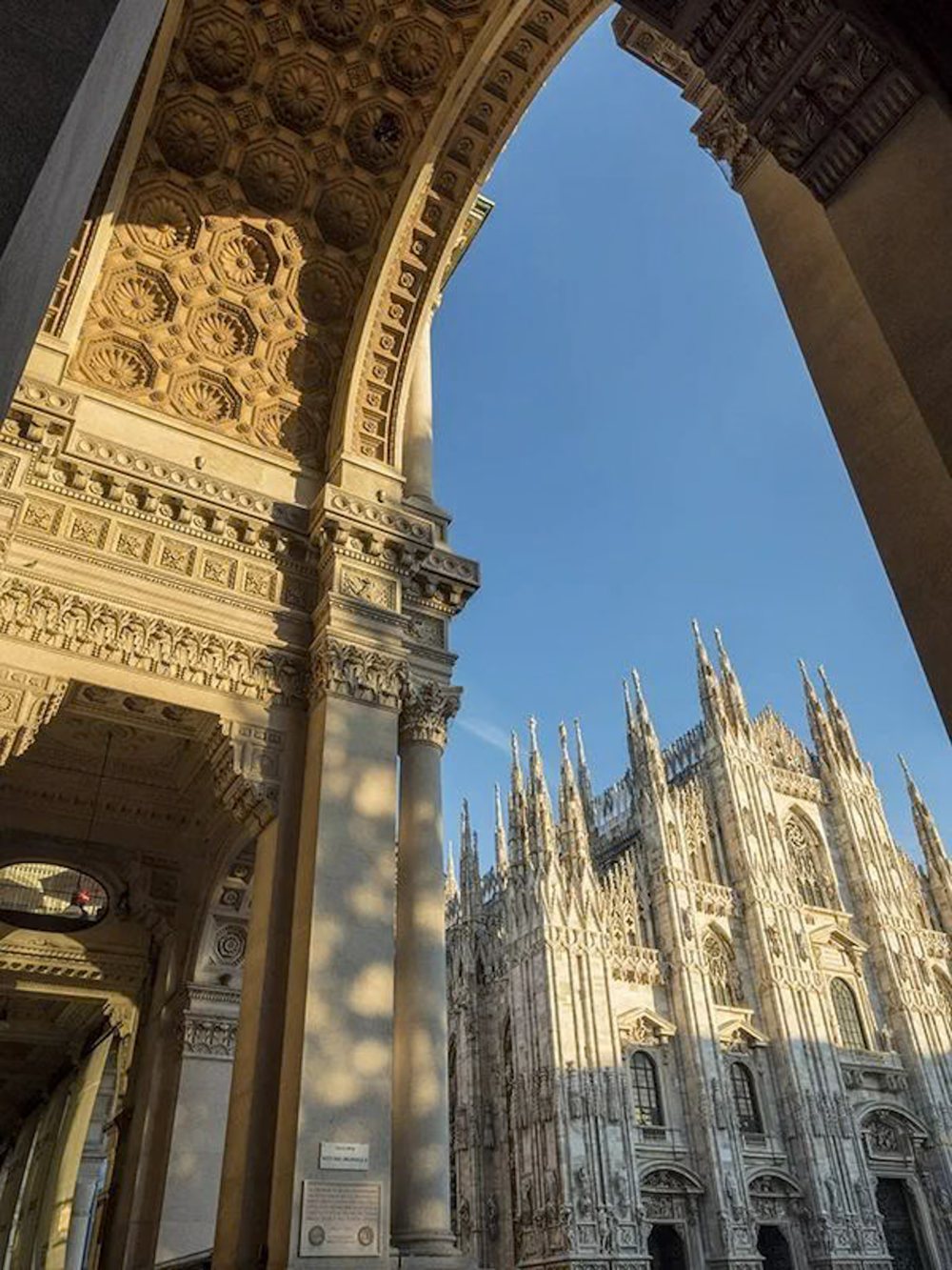 Prima: il Duomo visto dalla Galleria, foto originale