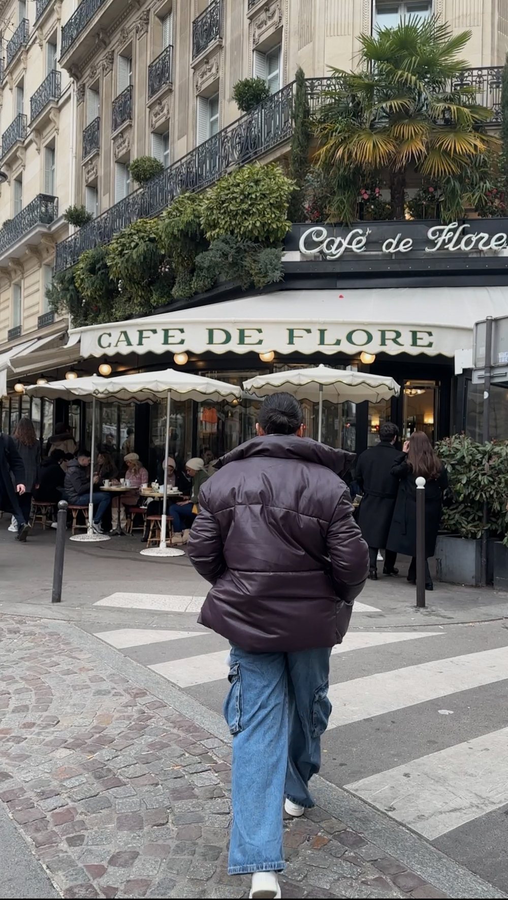 Prima: davanti al Café de Flore a Parigi, foto originale